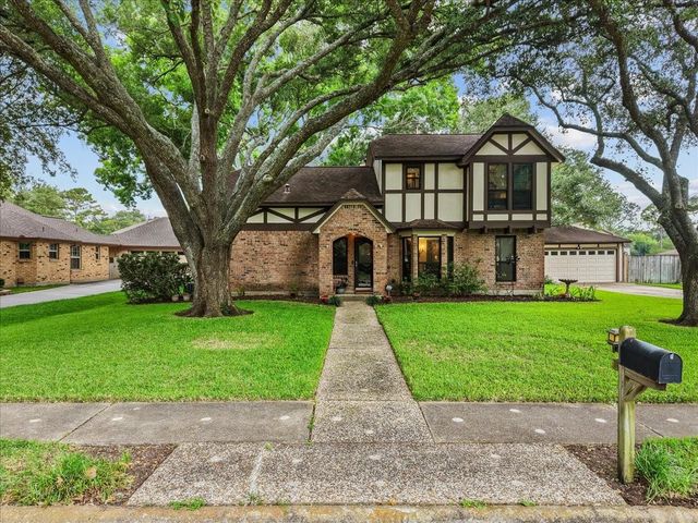 1810 Hunt Drive, Friendswood, TX 77546