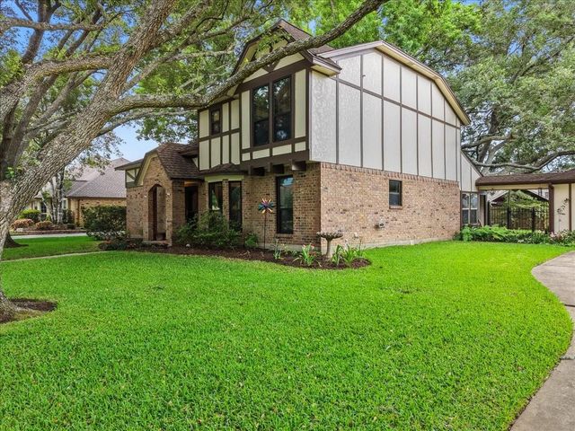 1810 Hunt Drive, Friendswood, TX 77546