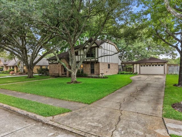 1810 Hunt Drive, Friendswood, TX 77546