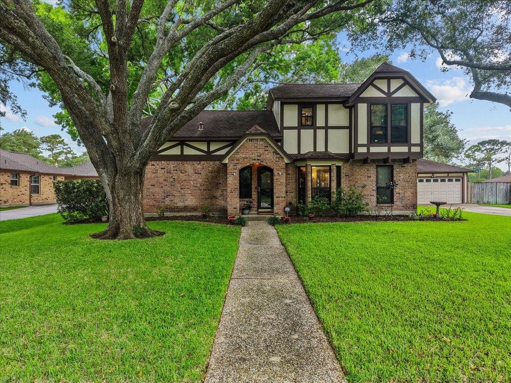 1810 Hunt Drive, Friendswood, TX 77546