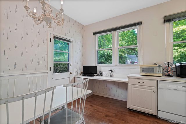 11 Maplemoor Lane, White Plains, NY 10605