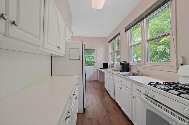 11 Maplemoor Lane, White Plains, NY 10605