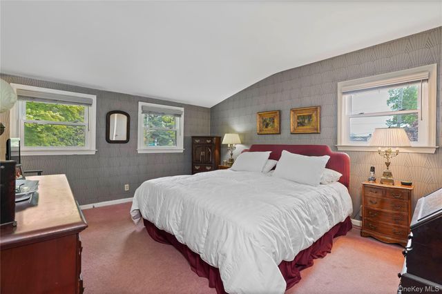 11 Maplemoor Lane, White Plains, NY 10605