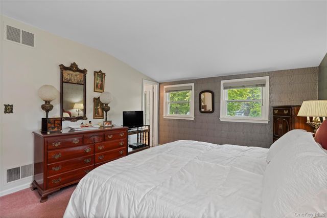 11 Maplemoor Lane, White Plains, NY 10605