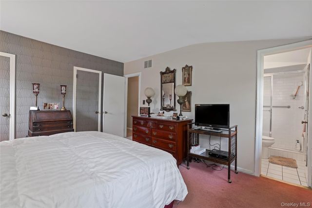 11 Maplemoor Lane, White Plains, NY 10605