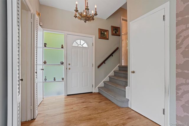 11 Maplemoor Lane, White Plains, NY 10605
