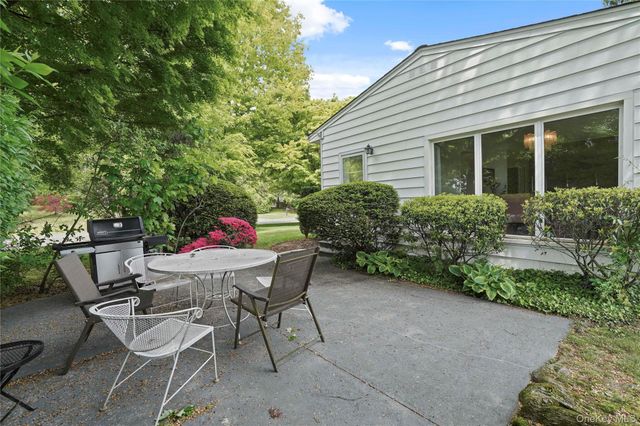 11 Maplemoor Lane, White Plains, NY 10605