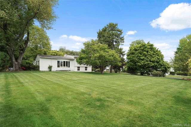 11 Maplemoor Lane, White Plains, NY 10605