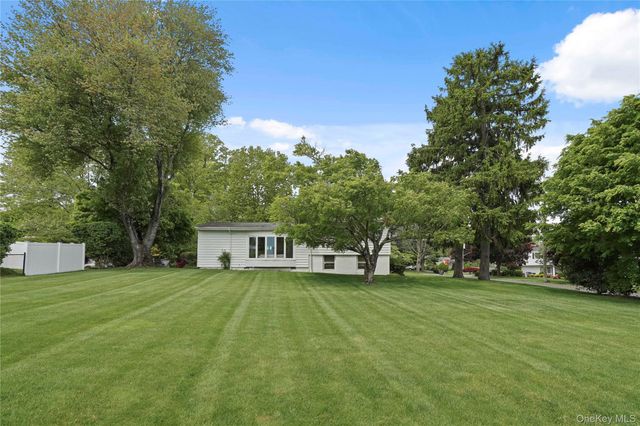 11 Maplemoor Lane, White Plains, NY 10605