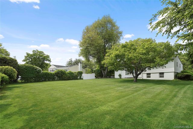 11 Maplemoor Lane, White Plains, NY 10605
