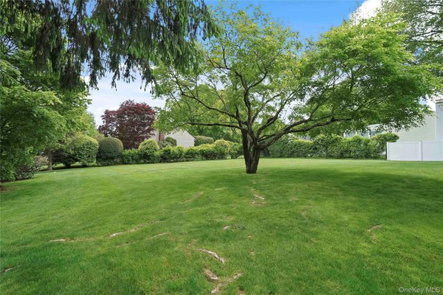 11 Maplemoor Lane, White Plains, NY 10605