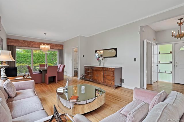 11 Maplemoor Lane, White Plains, NY 10605