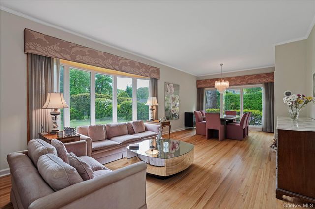 11 Maplemoor Lane, White Plains, NY 10605