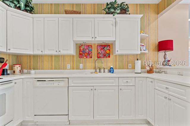 1 Gloucester Rd Apt M1, Hilton Head Island, SC 29928