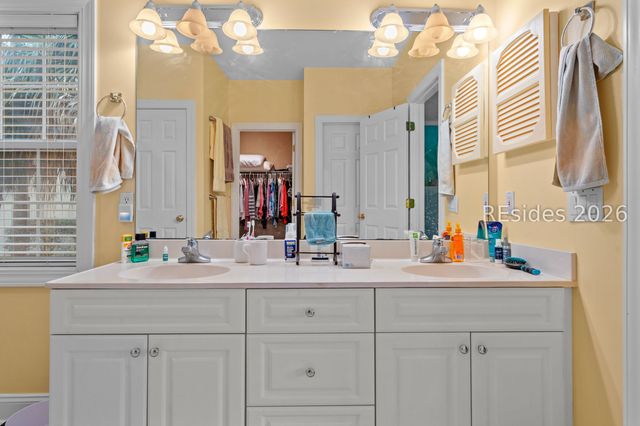 1 Gloucester Rd Apt M1, Hilton Head Island, SC 29928