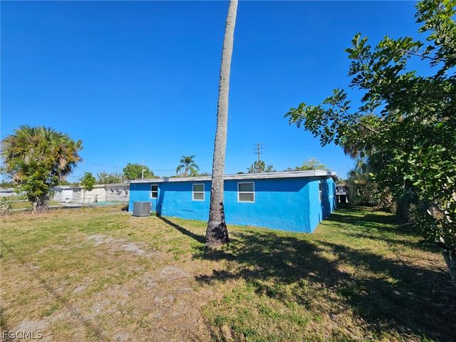 1532 Veronica S Shoemaker BLVD, Fort Myers, FL 33916