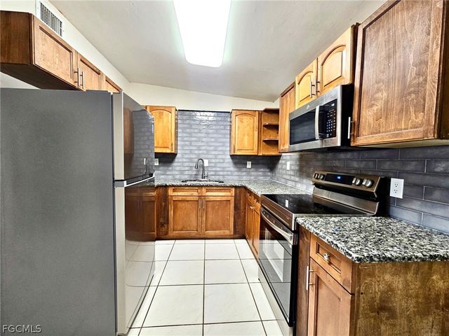 1532 Veronica S Shoemaker BLVD, Fort Myers, FL 33916