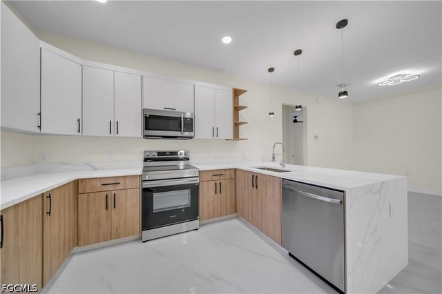 4016 9th ST SW, Lehigh Acres, FL 33976