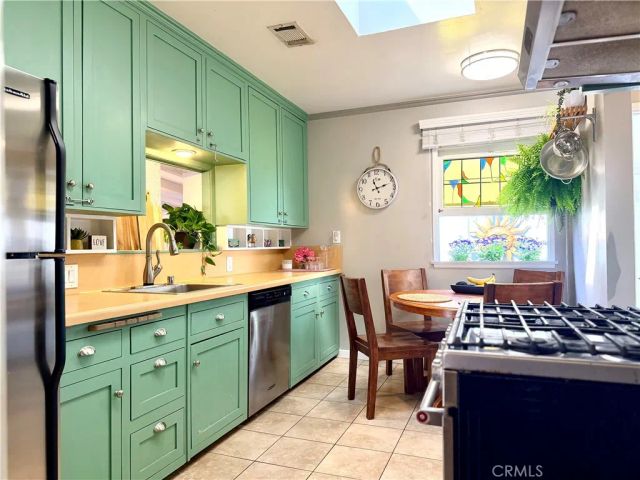 2925 Knoxville, Long Beach, CA 90815