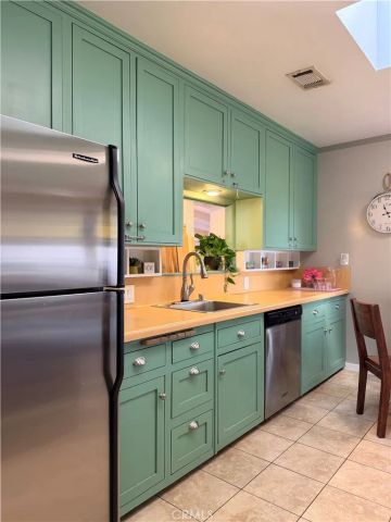 2925 Knoxville, Long Beach, CA 90815