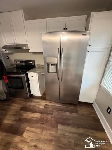 15593 Thomas Avenue, Allen Park, MI 48101