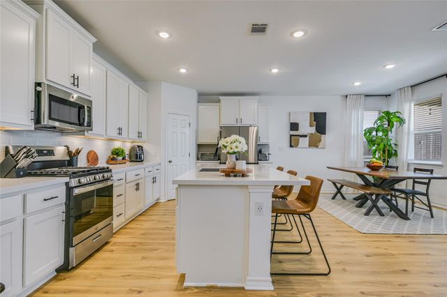 163 Longstraw DR, Buda, TX 78610