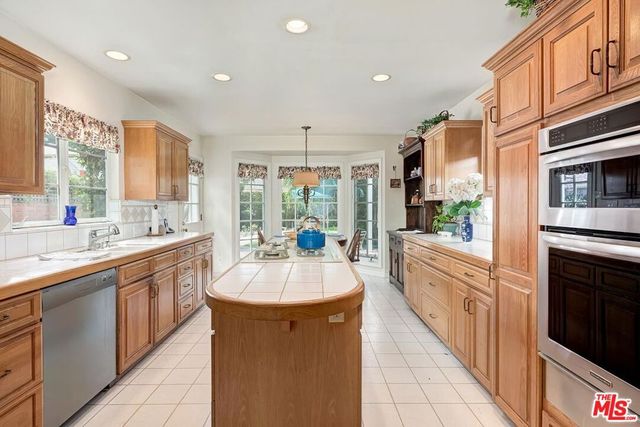 169 S Gretna Green Way, Los Angeles, CA 90049