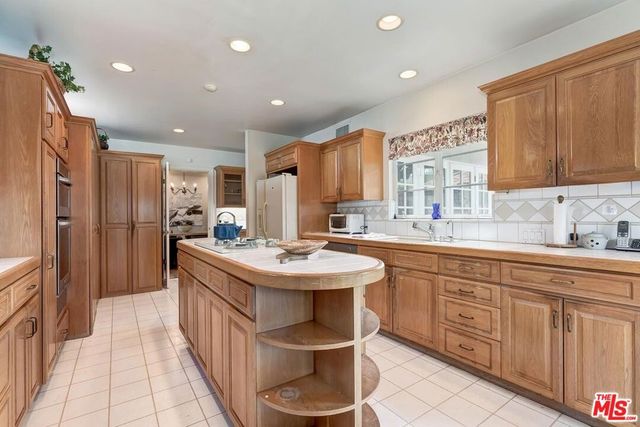 169 S Gretna Green Way, Los Angeles, CA 90049
