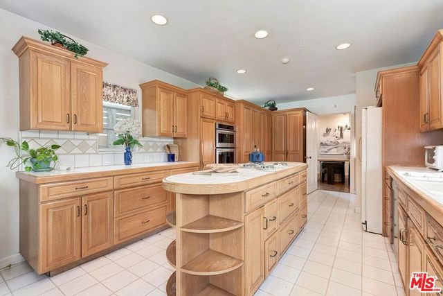 169 S Gretna Green Way, Los Angeles, CA 90049