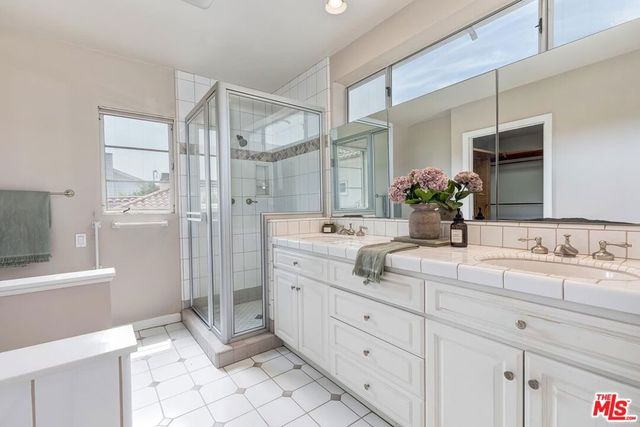 169 S Gretna Green Way, Los Angeles, CA 90049