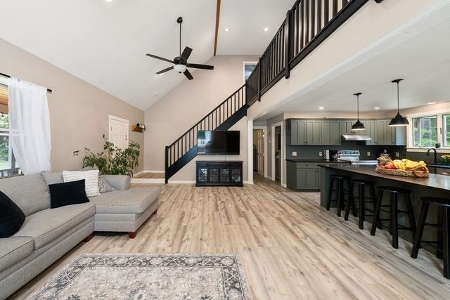 115 River Rd, Rutland, MA 01543