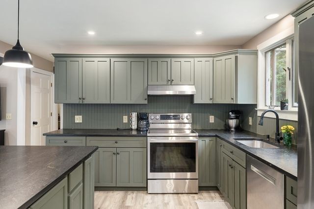 115 River Rd, Rutland, MA 01543