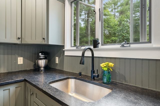 115 River Rd, Rutland, MA 01543