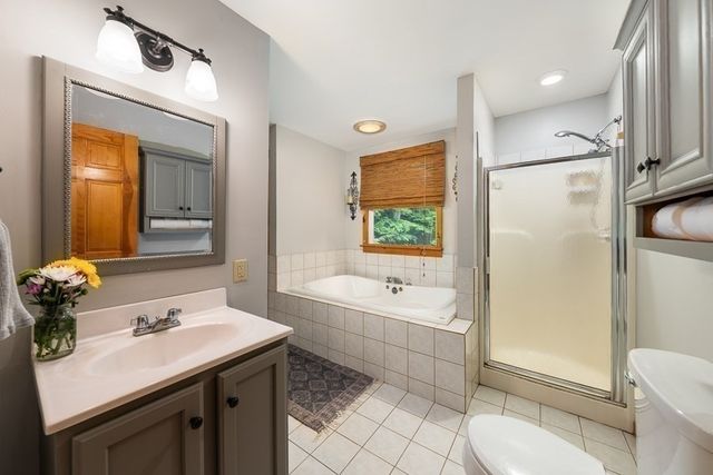 115 River Rd, Rutland, MA 01543