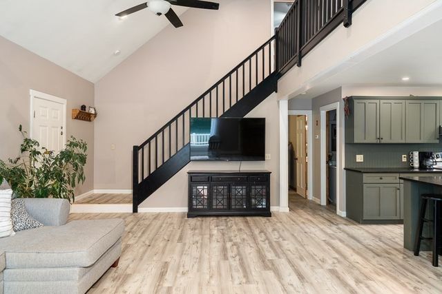 115 River Rd, Rutland, MA 01543