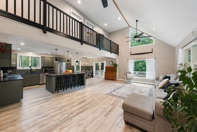 115 River Rd, Rutland, MA 01543
