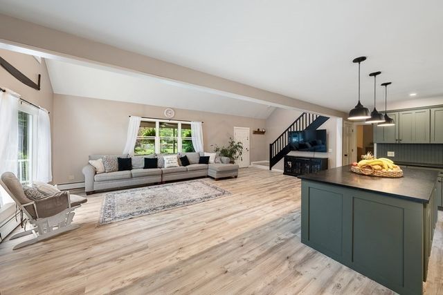 115 River Rd, Rutland, MA 01543