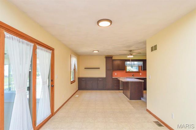 230 Winterberry Drive, Belleville, IL 62220