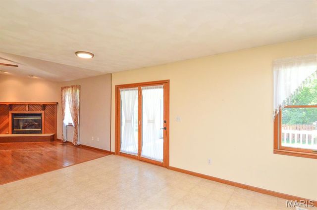 230 Winterberry Drive, Belleville, IL 62220