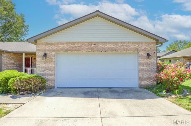 230 Winterberry Drive, Belleville, IL 62220