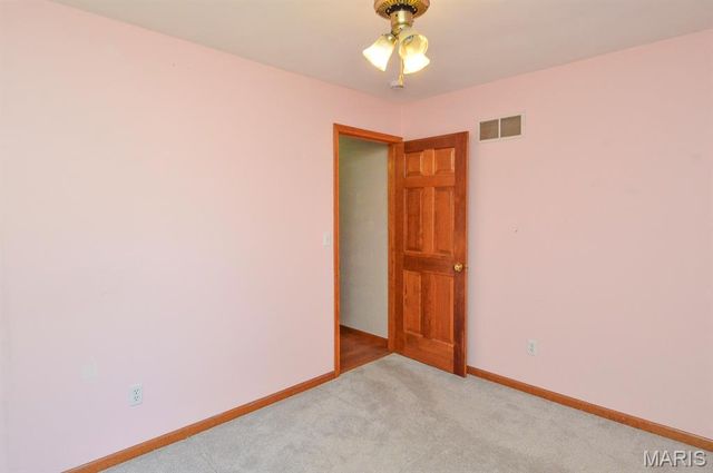 230 Winterberry Drive, Belleville, IL 62220