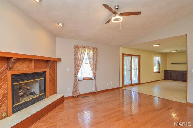 230 Winterberry Drive, Belleville, IL 62220