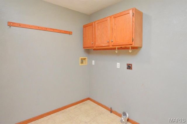 230 Winterberry Drive, Belleville, IL 62220