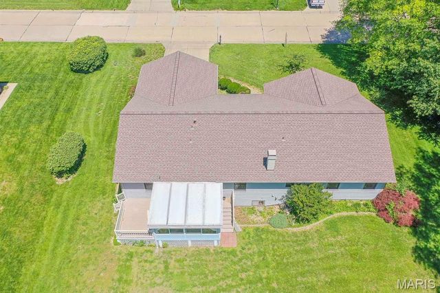 230 Winterberry Drive, Belleville, IL 62220