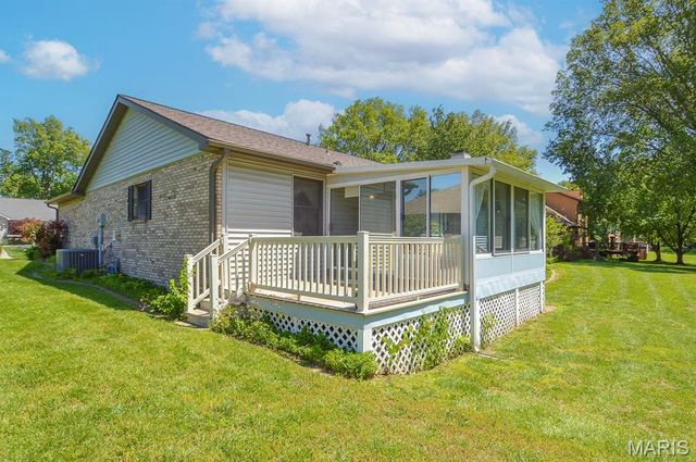 230 Winterberry Drive, Belleville, IL 62220