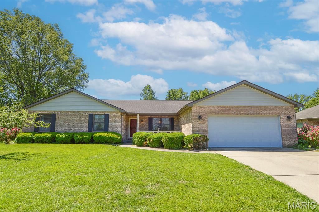 230 Winterberry Drive, Belleville, IL 62220