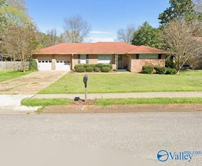 524 Graycroft Drive, Huntsville, AL 35802