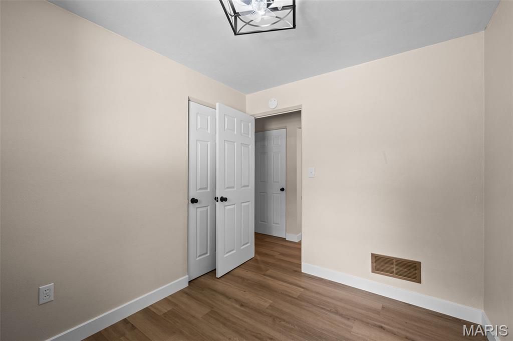 Image 12 of property listing at 2221 Norside Drive, Alton, IL 62002