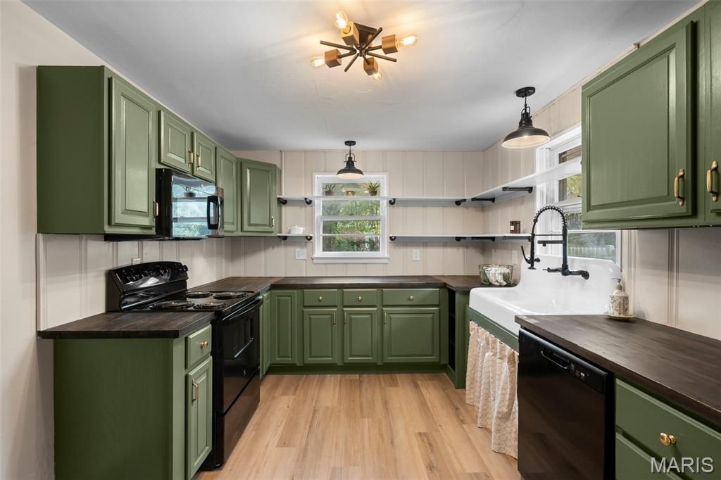 Image 23 of property listing at 2221 Norside Drive, Alton, IL 62002