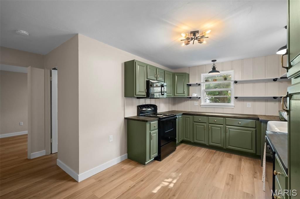 Image 24 of property listing at 2221 Norside Drive, Alton, IL 62002